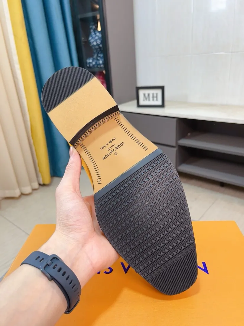 Ex-factory price 720🌹🌹High version [LV] Louis Vuitton's popular casual leather shoes🎖Fashionable and elegant🎖🎖Material: Original imported open-edge beaded cowhide, washed cowhide leather lining, original open-molded rubber outsole, high-end and classy, ​​elegant quality, instantly transforming into a handsome man ❤❤Standard\nNumber: 38-44
